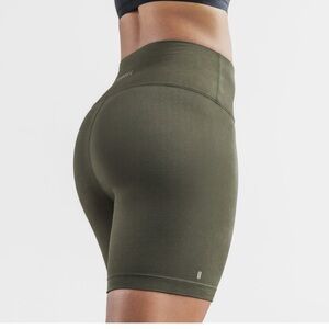 NOBULL Women's High-Rise Matte Short 6"